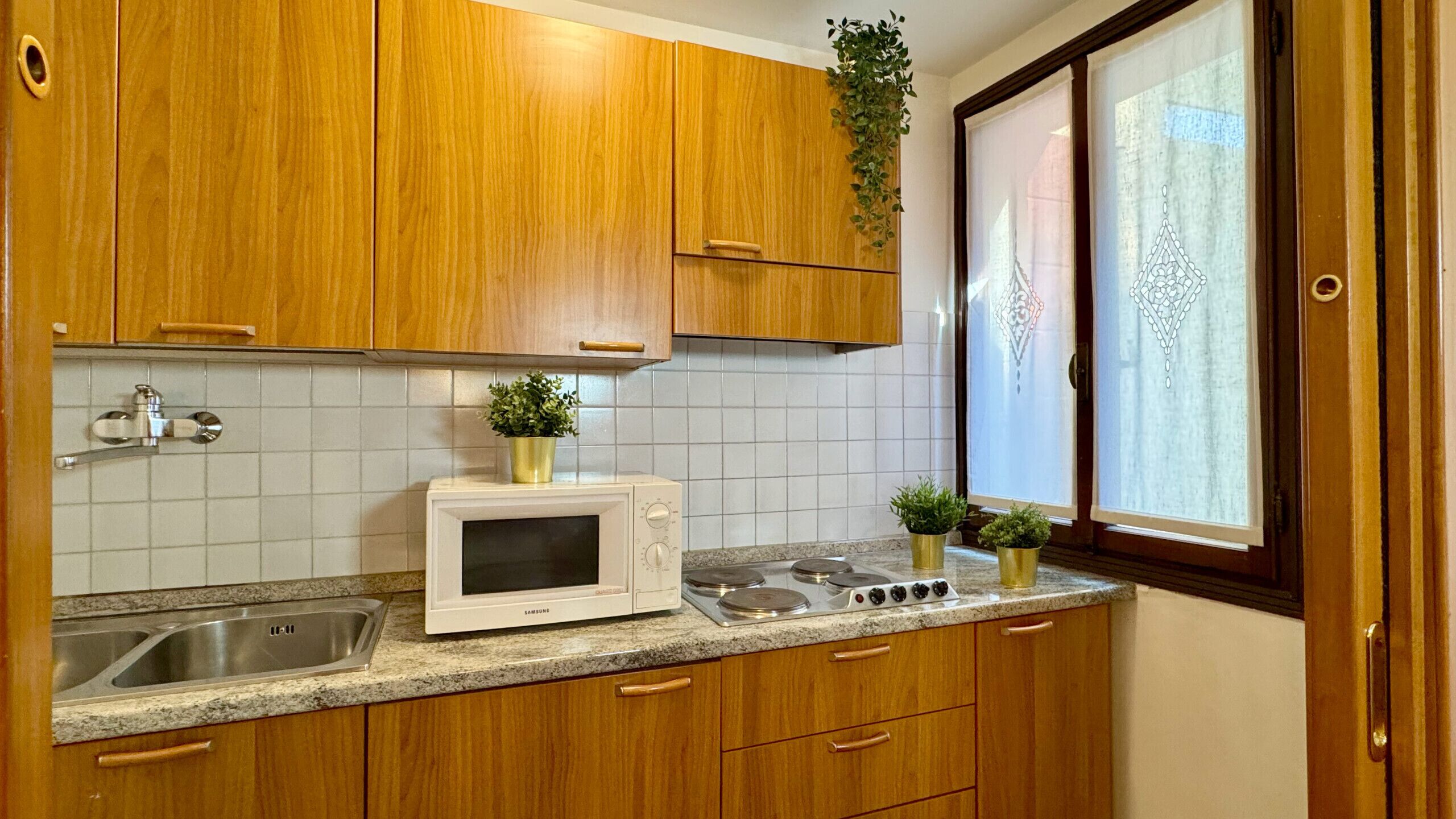 Fridge, microwave, coffee/tea maker, electric kettle