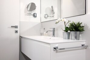 Shower, hair dryer, towels - Apt. Longhi (Residence Artisti) (Venecia)