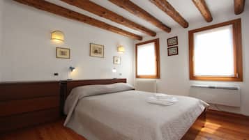 7 Schlafzimmer, BĂŒgeleisen/BĂŒgelbrett, kostenloses WLAN, BettwĂ€sche