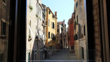 Interni