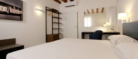 1 slaapkamer, een strijkplank/strijkijzer, gratis wifi, beddengoed