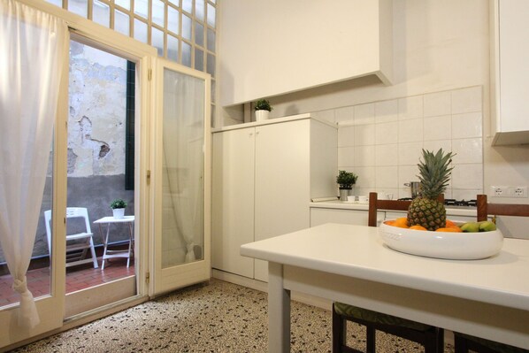 Frigorifero, microonde, forno, lavastoviglie