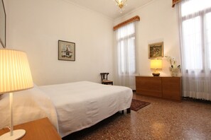 3 chambres, fer et planche à repasser, Wi-Fi gratuit, draps fournis