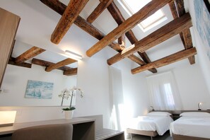 5 bedrooms, iron/ironing board, free WiFi, bed sheets