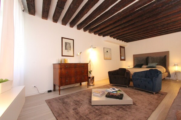 Interior - San Polo Canal View, 500m from Rialto´s Bridge (Venecia)