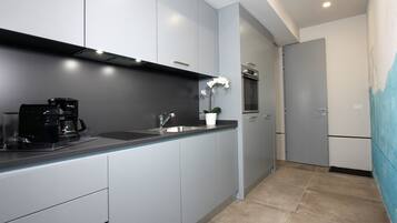 Réfrigérateur, micro-ondes, four, lave-vaisselle