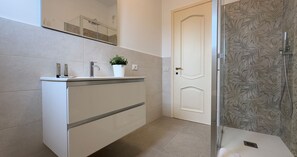Vasca, asciugacapelli, bidet, asciugamani