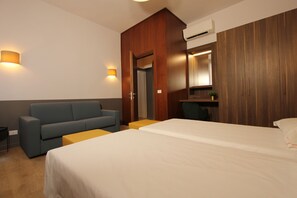 2 bedrooms, iron/ironing board, free WiFi