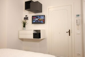1 chambre, fer et planche à repasser, accès au Wi-Fi (inclus)