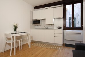 Kühlschrank, Mikrowelle, Geschirrspüler