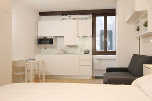 1 chambre, fer et planche à repasser, accès au Wi-Fi (inclus)