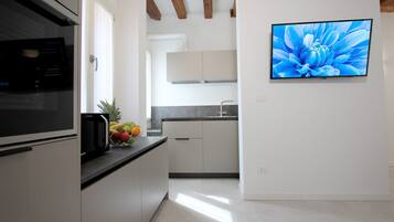 Frigorifero, microonde, forno, lavastoviglie