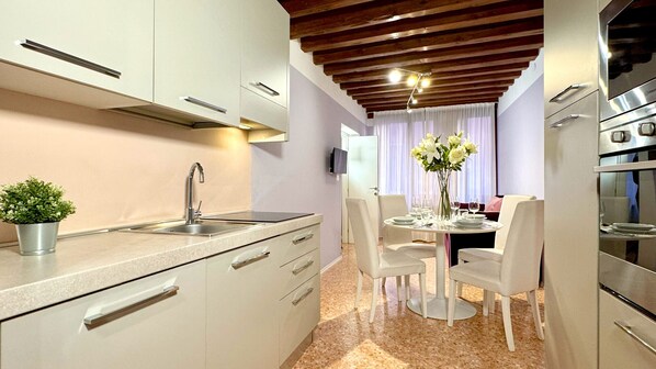 Køleskab, mikrobølgeovn, ovn, opvaskemaskine