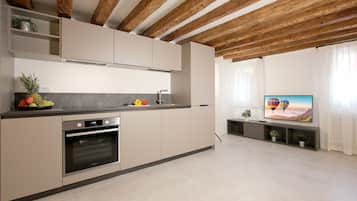 KĂŒhlschrank, Mikrowelle, Ofen, GeschirrspĂŒler