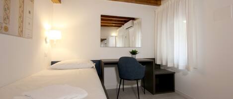 2 quartos, ferros/tábuas de passar roupa, Wi-Fi de cortesia