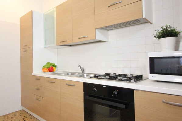 Fridge, microwave, oven, dishwasher