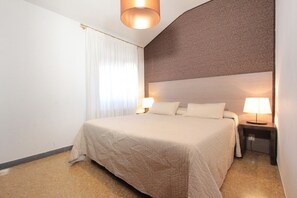 2 chambres, fer et planche à repasser, Wi-Fi gratuit, draps fournis
