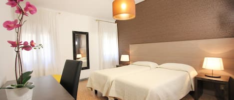 2 chambres, fer et planche Ă repasser, Wi-Fi gratuit, draps fournis