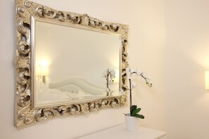 2 bedrooms, iron/ironing board, free WiFi