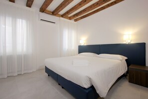 5 bedrooms, iron/ironing board, free WiFi, bed sheets