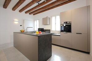 Frigorifero, forno, lavastoviglie, macchina per tè/caffè