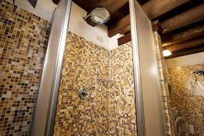 Bathtub, hair dryer, bidet, towels