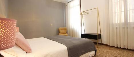 3 chambres, fer et planche Ă repasser, accĂšs au Wi-Fi (inclus)