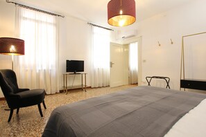3 habitaciones, tabla de planchar con plancha y wifi gratis 