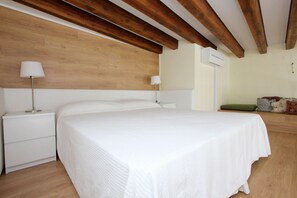 Iron/ironing board, free WiFi, bed sheets