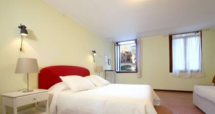 Apt. Fosca Canal View