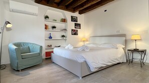 1 chambre, fer et planche Ă repasser, Wi-Fi gratuit, draps fournis