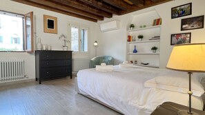 Iron/ironing board, free WiFi, bed sheets - Apartment Stella Tris (500m from Rialto´s Bridge) (Venecia)