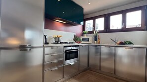 Refrigerador, microondas, horno, lavavajillas