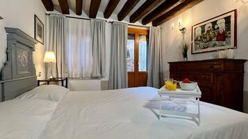 2 chambres, fer et planche Ă repasser, Wi-Fi gratuit, draps fournis