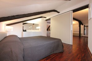 3 chambres, fer et planche à repasser, Wi-Fi gratuit, draps fournis