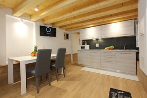 Kühlschrank, Mikrowelle, Geschirrspüler