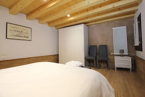 1 chambre, fer et planche Ă repasser, Wi-Fi gratuit, draps fournis