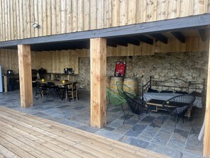 Outdoor dining - Maison de Campagne Avec Piscine Privée, Cadre Magnifique en Pleine Nature (Monflanquin)