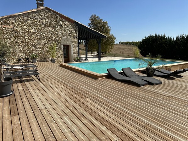Outdoor pool, a heated pool - Maison de Campagne Avec Piscine Privée, Cadre Magnifique en Pleine Nature (Monflanquin)