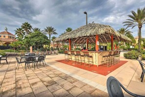 Outdoor dining - Disney Dream Villa, Perfect Home Near to Disney (Davenport)