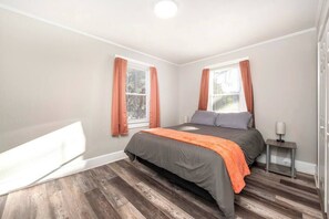 2 bedrooms, iron/ironing board, WiFi, bed sheets - Tiger's Refuge 2br/1ba home 10 min. from Clemson U (Central)