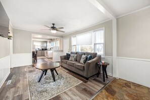 TV - Tiger's Refuge 2br/1ba home 10 min. from Clemson U (Central)
