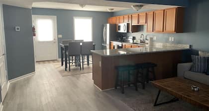 Luxury Townhome #3 - With Yard - Remodeled Feb `21