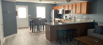 Luxury Townhome #3 - With Yard - Remodeled Feb `21