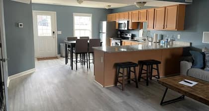 Luxury Townhome #2 - Remodeled Feb 2021