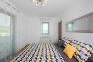 4 Schlafzimmer, Schreibtisch, Bügeleisen/Bügelbrett, Reisekinderbett