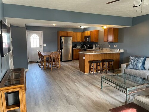 Luxury Townhome #1  - Remodeled Feb 2021