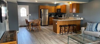 Luxury Townhome #1  - Remodeled Feb 2021