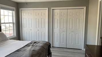 1 bedroom, desk, iron/ironing board, WiFi