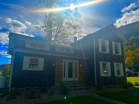 Exterior. Canyon Country Livin